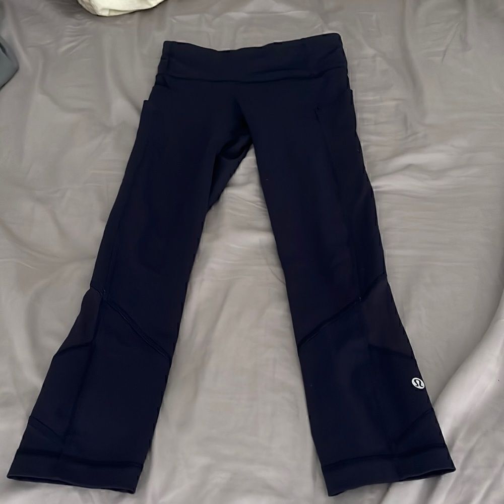 Lululemon navy cropped leggings sz 2